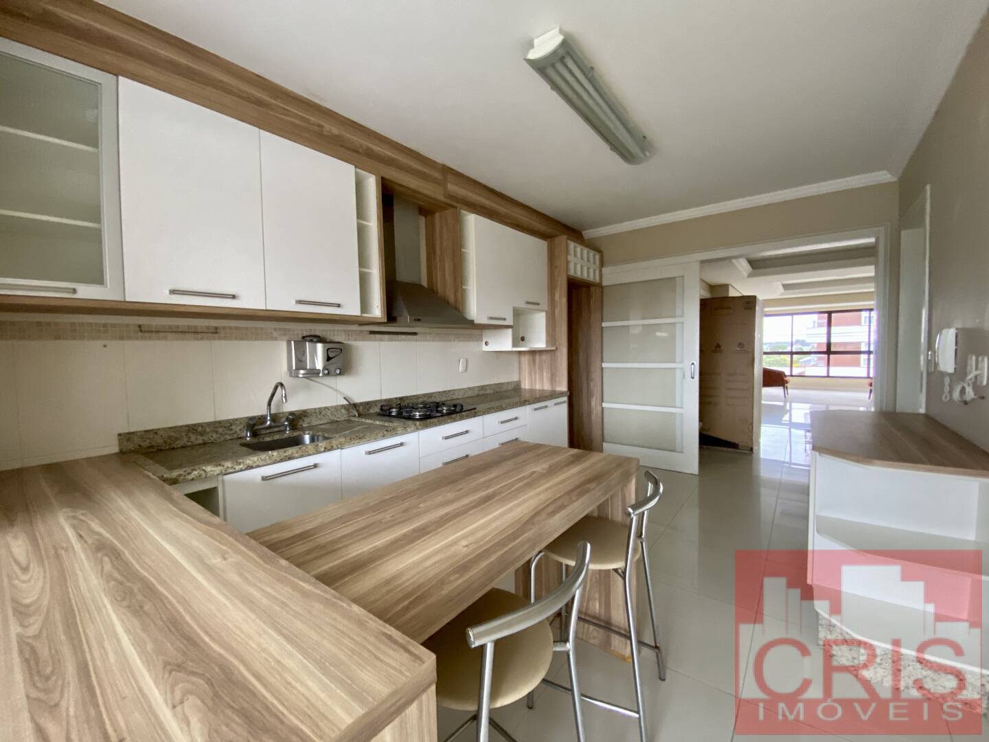 Apartamento à venda com 3 quartos, 122m² - Foto 1